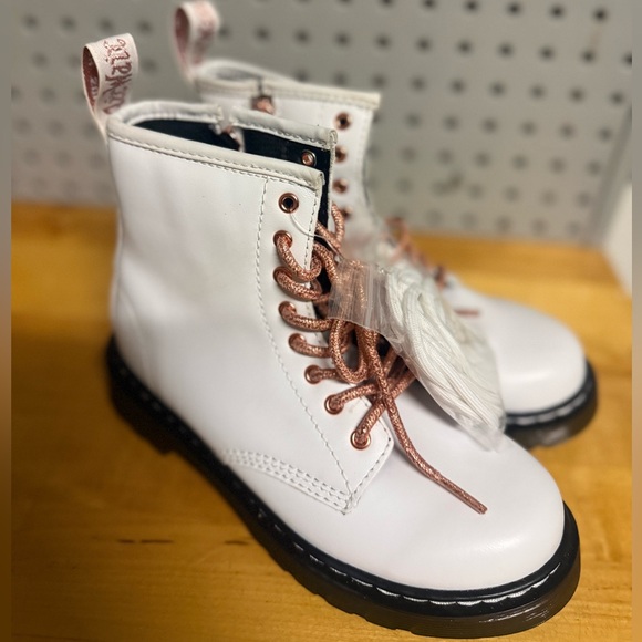 NEW Dr. Martens 1460 Girls White Smooth Leather Lace Up/Zip Ankle Boots - Picture 2 of 6